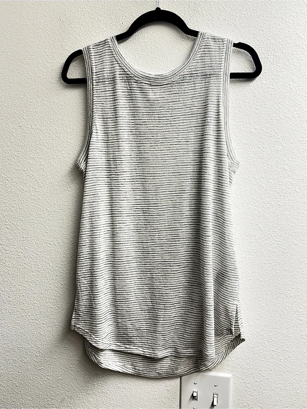 Athleta women’s Breezy Tank Striped Tank Top Gray & White Size Medium